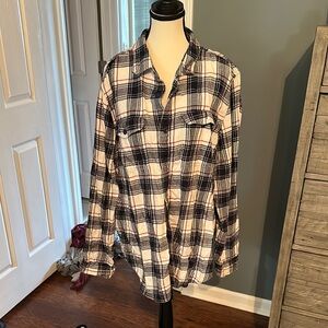 American Eagle Outfitters Black and White Plaid Button Down Shirt